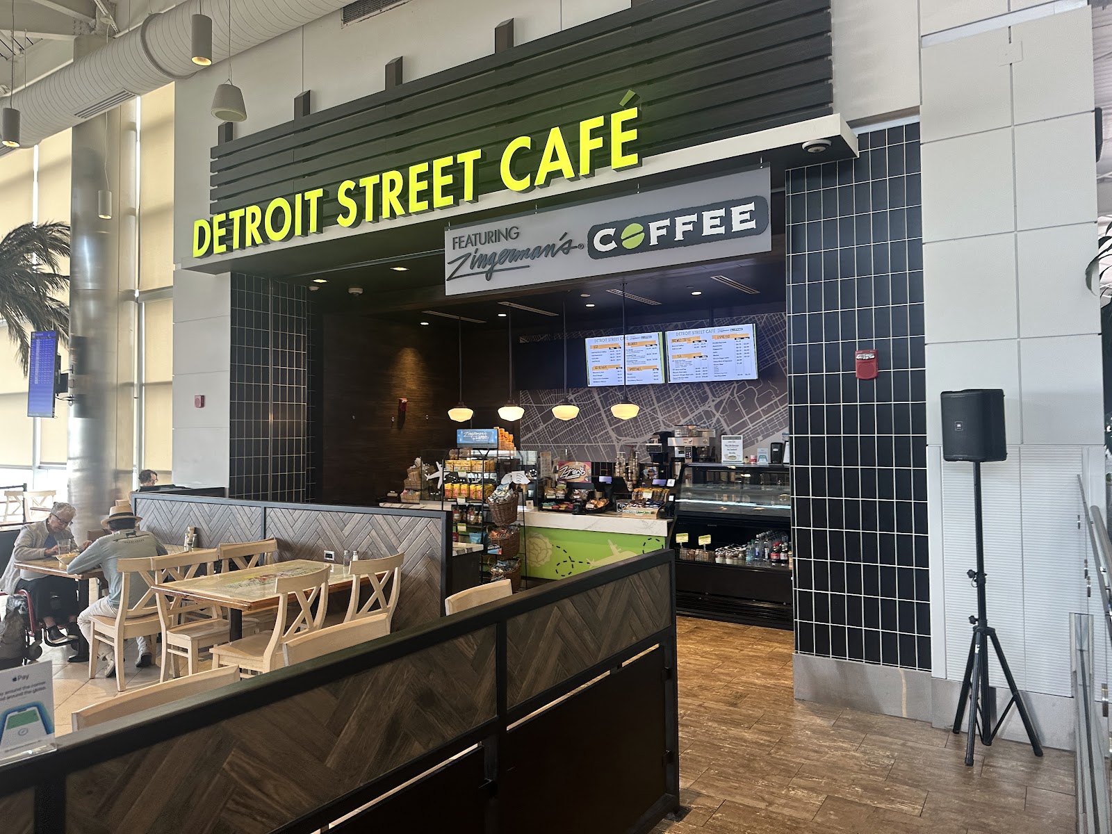 Detroit Street Café in Detroit