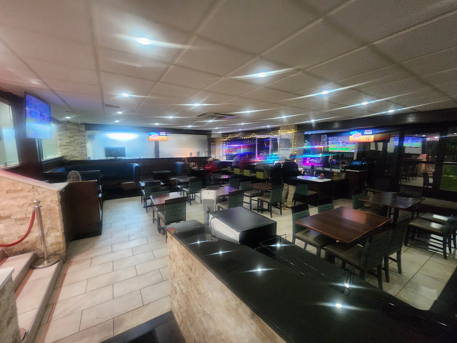 Hollywood Bar and Grill in Romulus