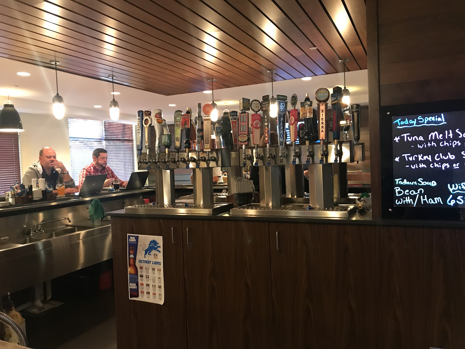 Hop Union Gastropub Restaurant in Romulus