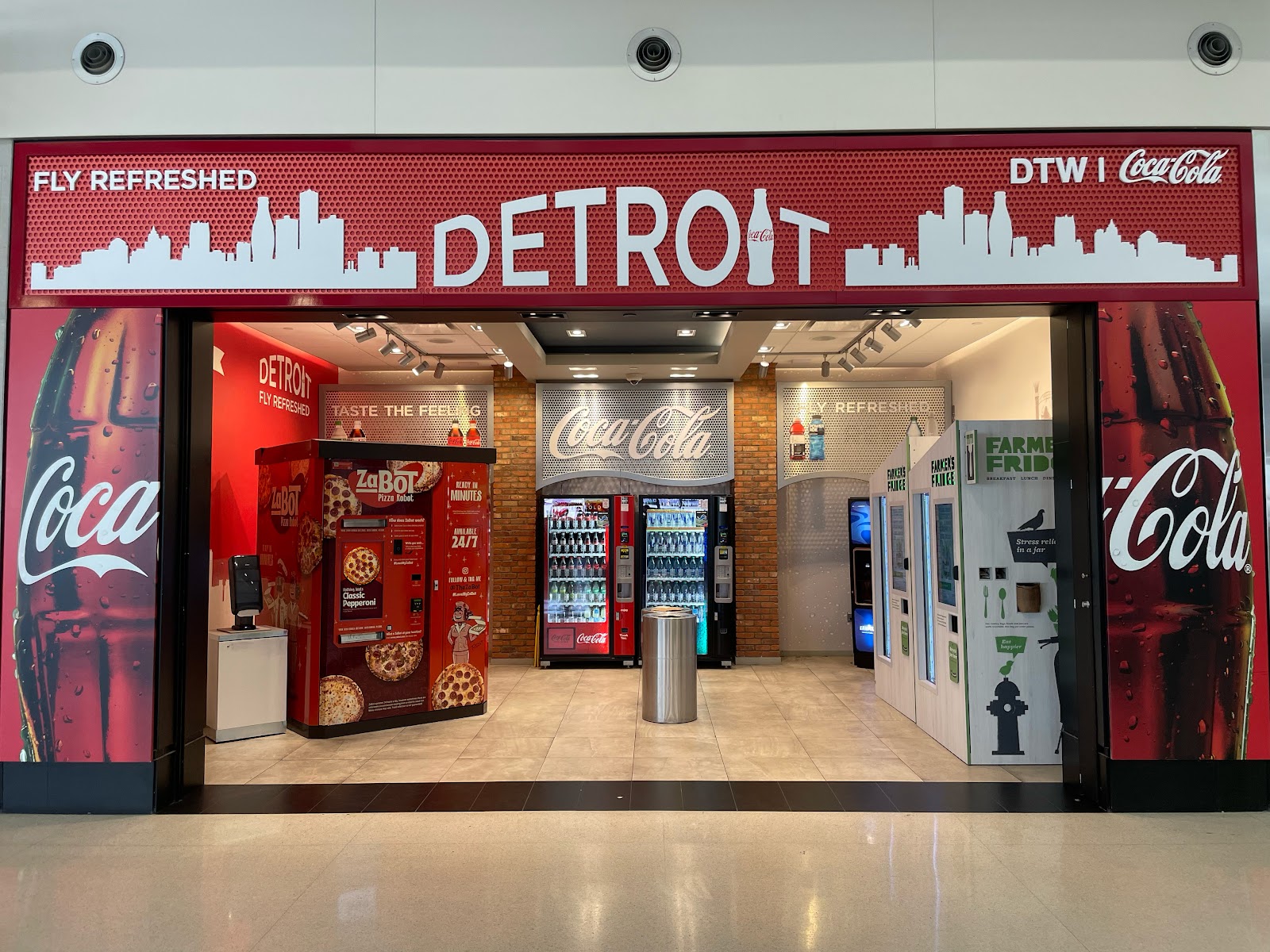 Pizza Cat Pizza Robot - McNamara Gate A36 in Detroit