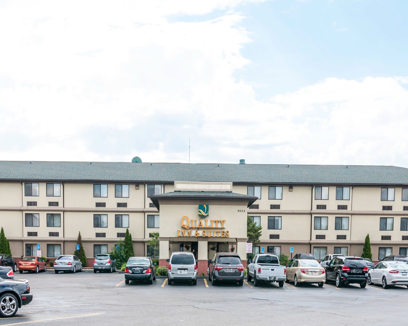 Quality Inn & Suites Detroit Metro Airport — photo