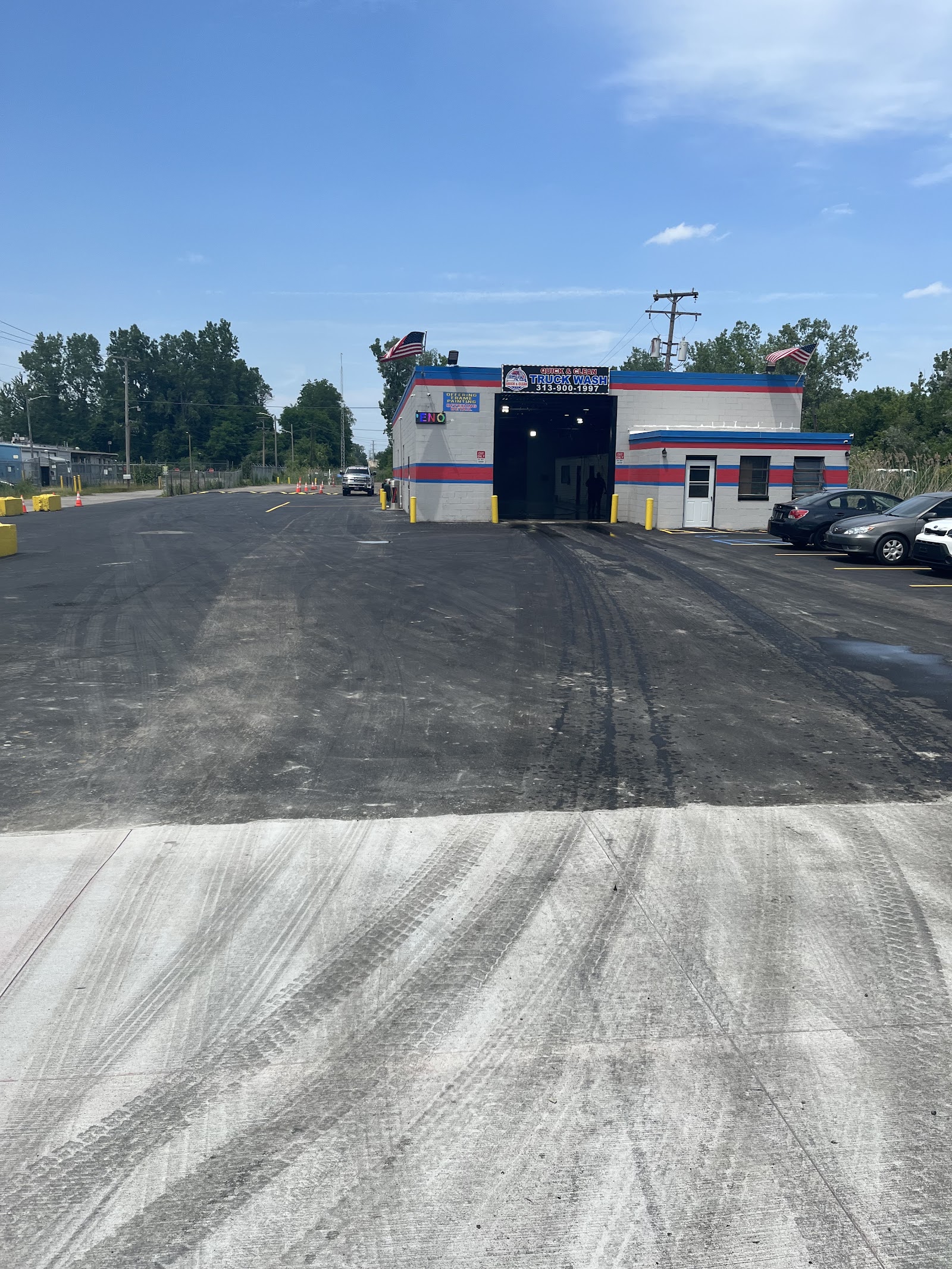 Quick and clean truck wash in Romulus